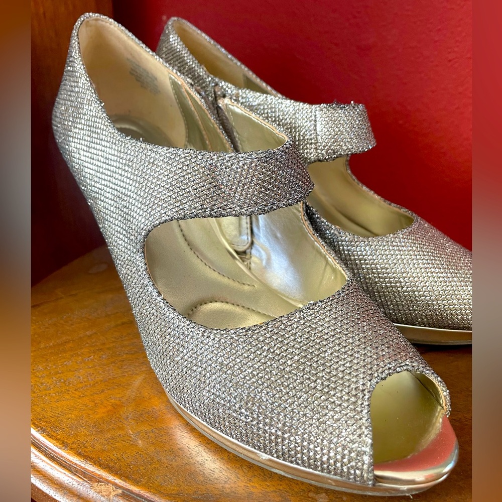 Sparkle princess party shoes - Bandolino - peep toe - worn once - size 7